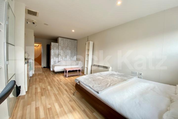 One of the most desirable address in London Bridge  Empire Square, 34 Long Lane , Borough